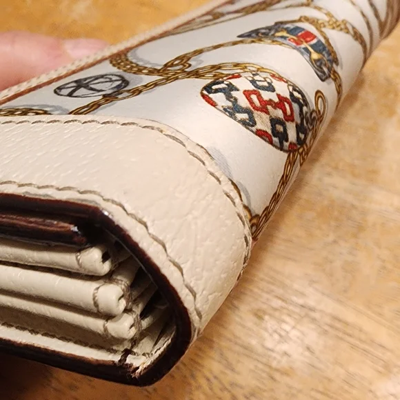 Gucci Cream Chain & Charm Foldover Wallet - Picture 8 of 16